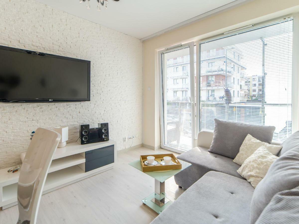 Color Apartments Apartament Black & White โควอบเซก ภายนอก รูปภาพ