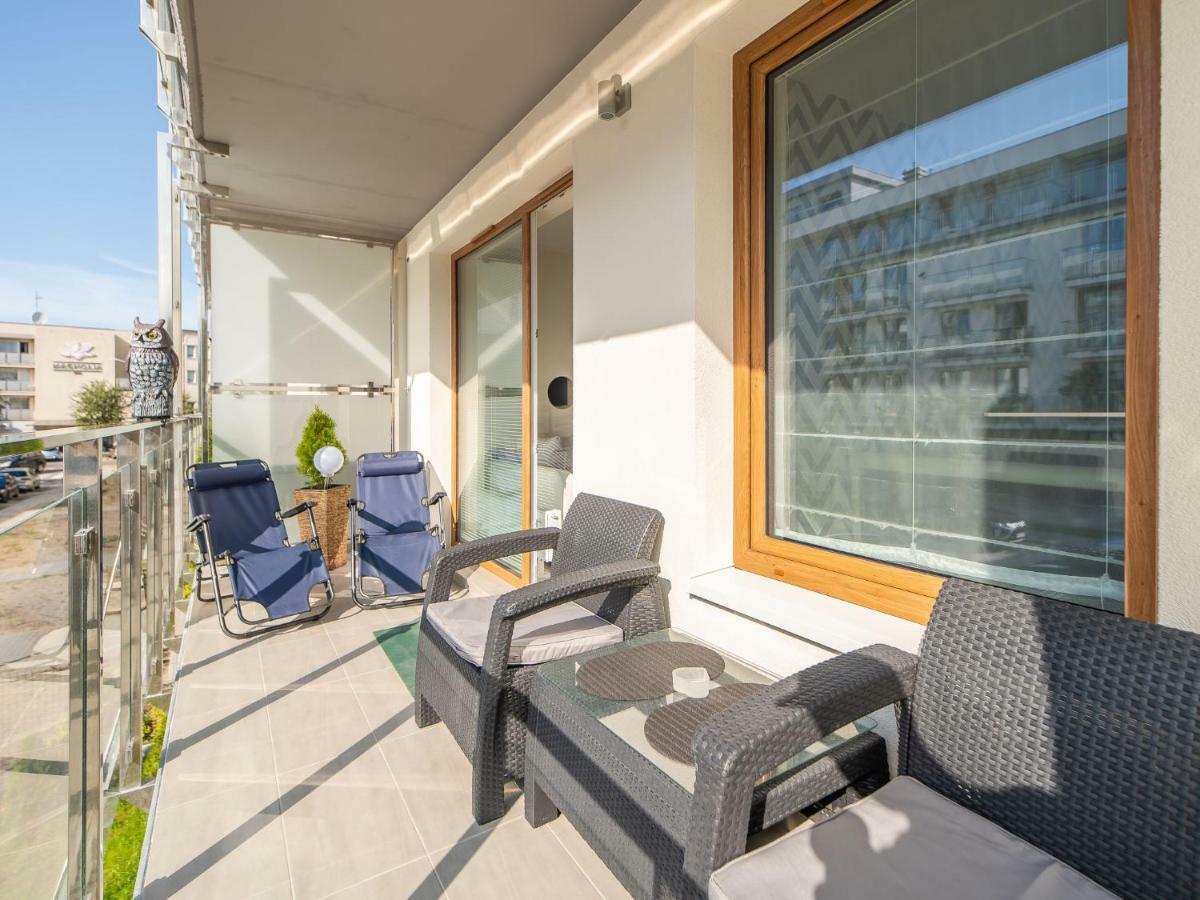 Color Apartments Apartament Black & White โควอบเซก ภายนอก รูปภาพ