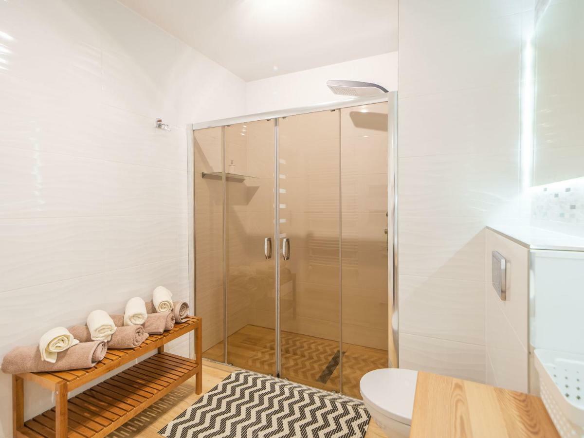 Color Apartments Apartament Black & White โควอบเซก ภายนอก รูปภาพ