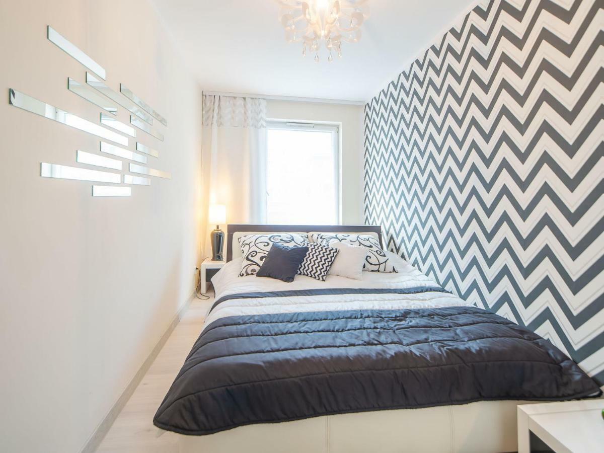 Color Apartments Apartament Black & White โควอบเซก ภายนอก รูปภาพ