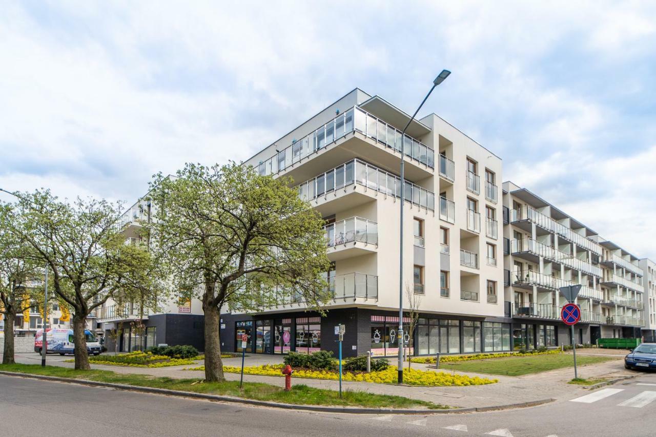 Color Apartments Apartament Black & White โควอบเซก ภายนอก รูปภาพ