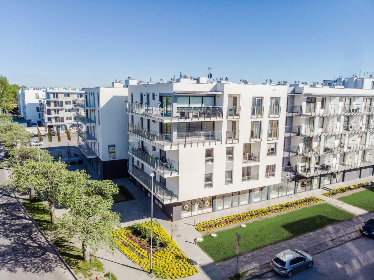 Color Apartments Apartament Black & White โควอบเซก ภายนอก รูปภาพ